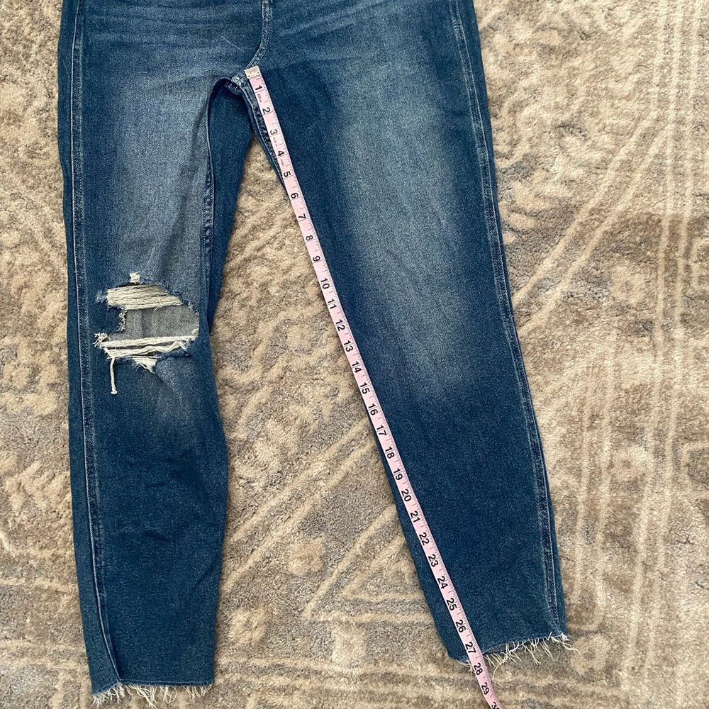 HOLLISTER Ultra‎ High Rise Mom Jean - Picture 4 of 9